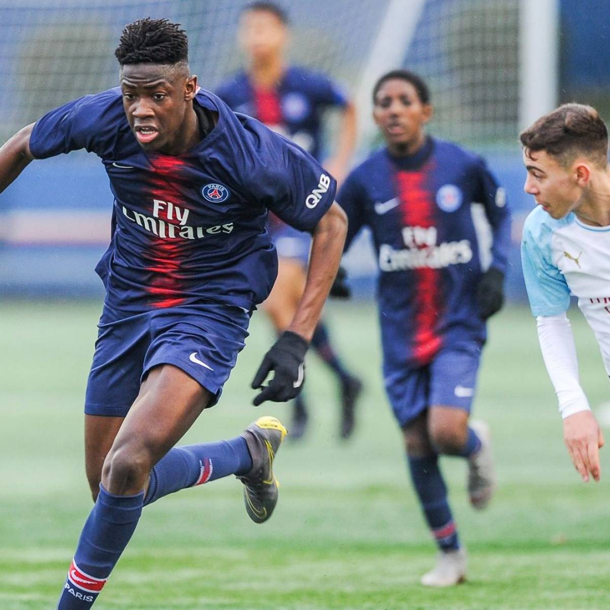 Futbolchi siltab tashladi