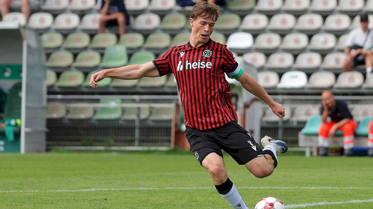 Hannover-Engelbreth-unterschreibt