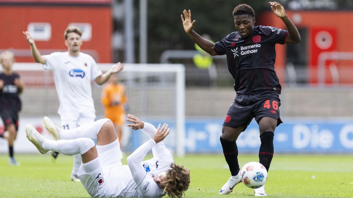 Bayer-04-Rekord-Talent-Izekor-auf-dem-Sprung