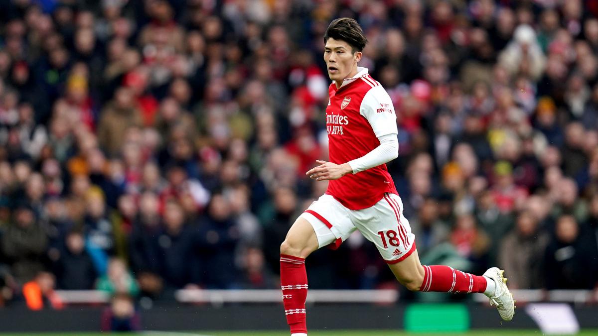 Neuer-Klub-f-r-vereinslosen-Tomiyasu-