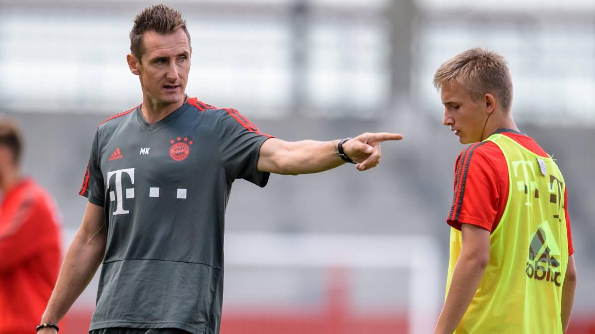 Bayern verlängert mit Eigengewächs Rhein