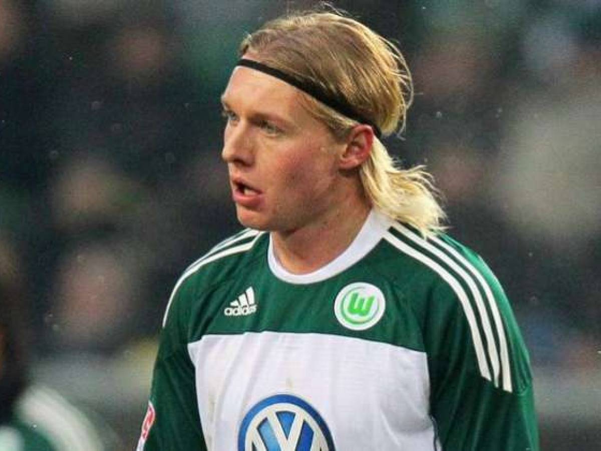 Vfl Wolfsburg Valencia Und Malaga Buhlen Um Kjaer