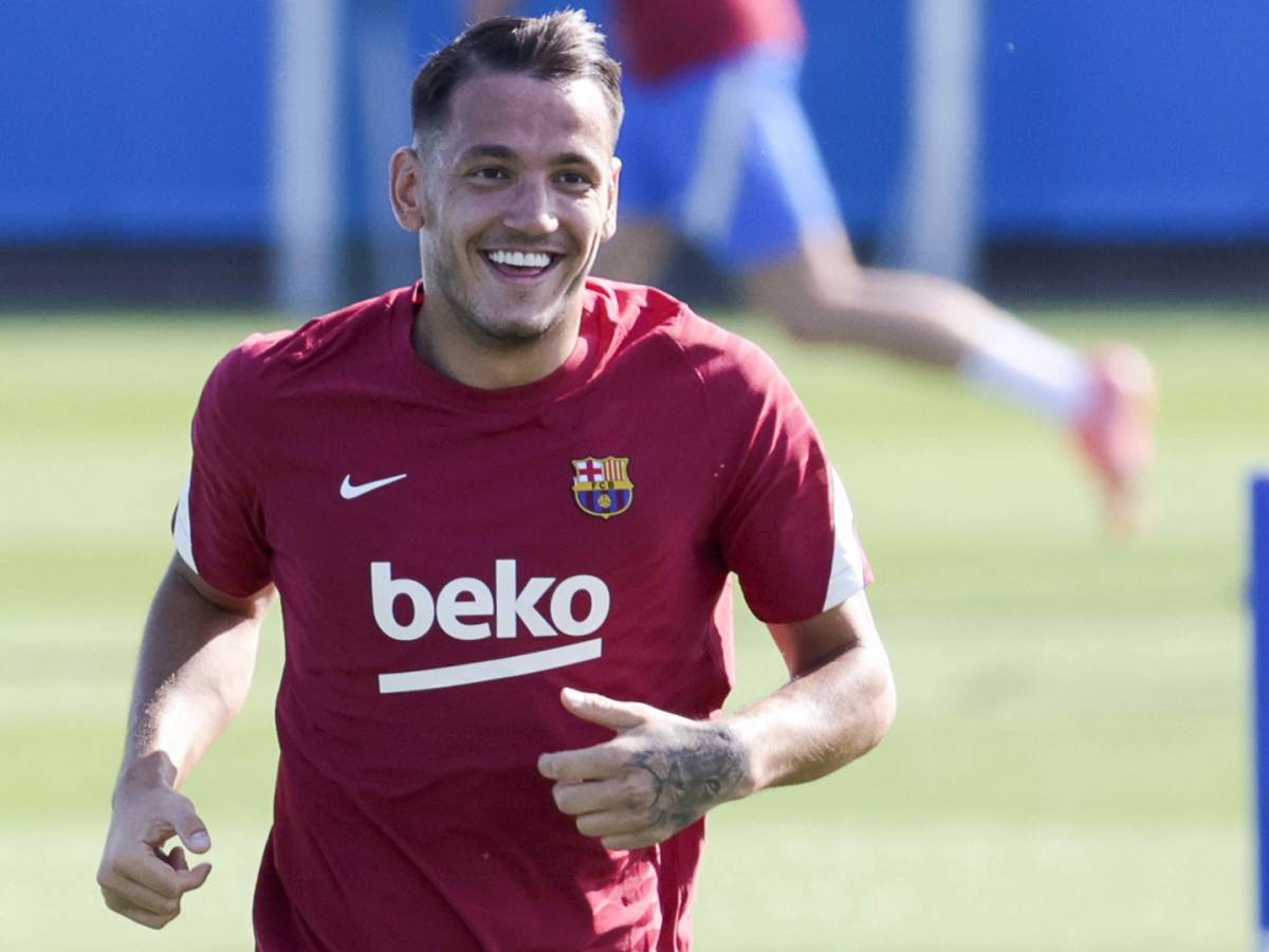 Medien Freiburg Bietet Fur Barca Sturmer Manaj
