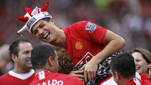 Cristiano Ronaldo célèbre la Premier League 2009 remportée avec MU
