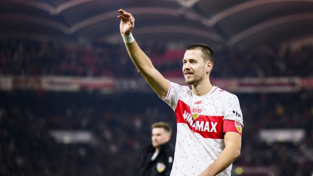 Waldemar Anton dankt den VfB-Fans