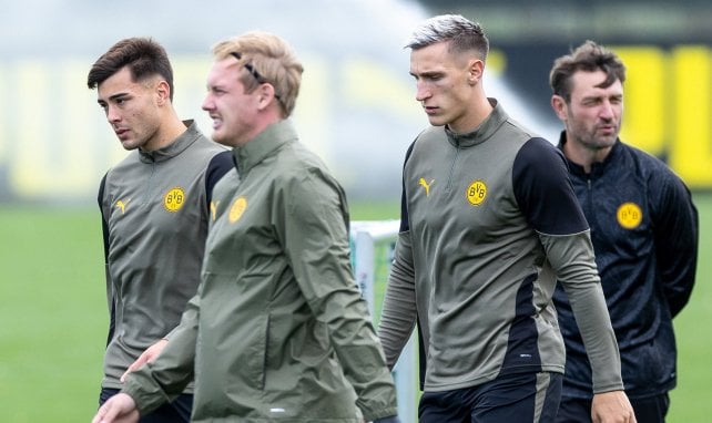 Aaron Anselmino, Julian Brandt, Nico Schlotterbeck und Robert Kovac von Borussia Dortmund