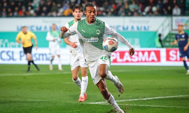 Fürth: Stammspieler Abrangao erhält Profivertrag