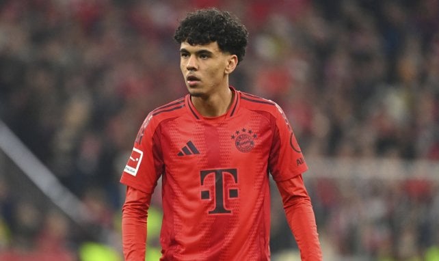 Adam Aznou im Bayern-Trikot