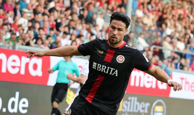 Ahmet Gürleyen im Trikot des SV Wehen Wiesbaden