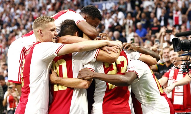 Das Team von Ajax Amsterdam bejubelt ein Tor
