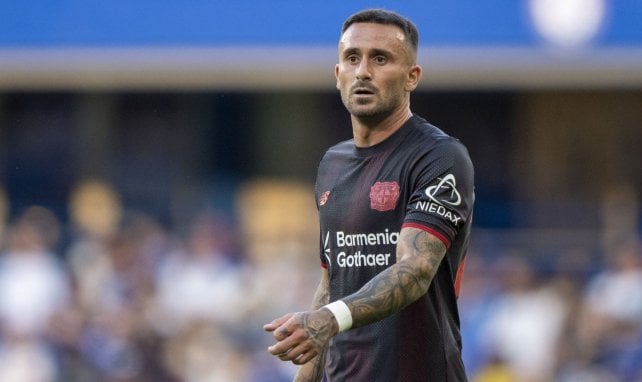 Aleix García im Trikot von Bayer Leverkusen