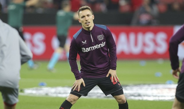 Alejandro Grimaldo beim Aufwärmen