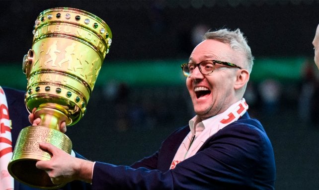 Alexander Wehrle bejubelt den DFB-Pokalsieg