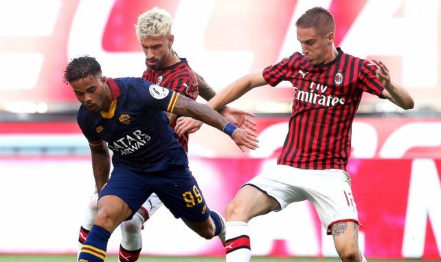 Andrea Conti (r.) im Zweikampf