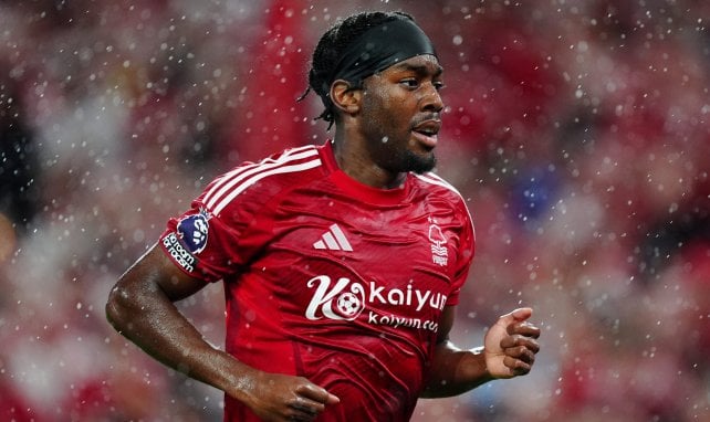 Anthony Elanga im Trikot von Nottingham Forest