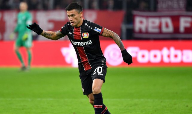Weiter für Leverkusen am Ball: Charles Aránguiz