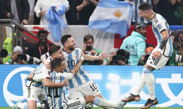 Die Argentinier bejubeln das 2:0 im WM-Finale