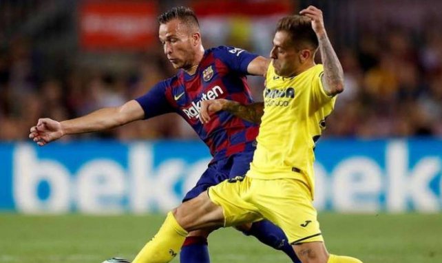 Arthur (l.) hat kein Interesse an einem Abschied vom FC Barcelona
