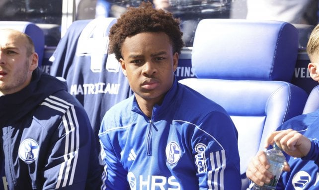 Assan Ouédraogo auf der Schalke-Bank