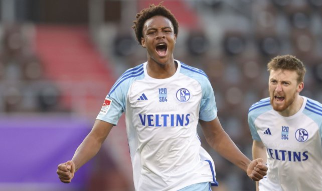 Assan Ouédraogo bejubelt ein Tor für den FC Schalke 04