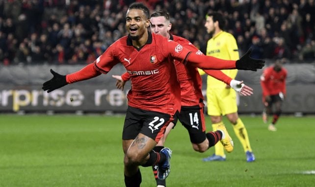 Lorenz Assignon feiert im Trikot von Stade Rennes