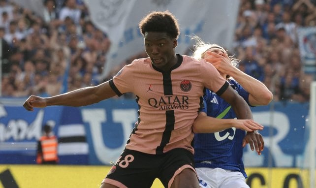 Axel Tape im Trikot von Paris St. Germain