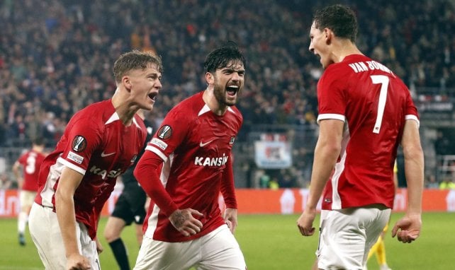 Ruben van Bommel jubelt mit seinem Team