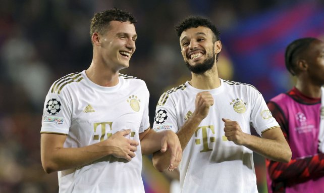 Benjamin Pavard mit Teamkollege Noussair Mazraoui