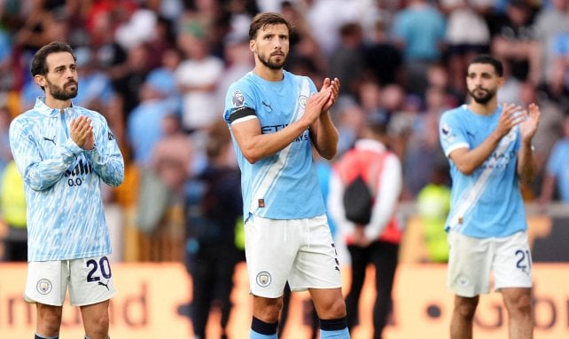 Bernardo Silva und Rúben Dias applaudieren den Fans von Manchester City