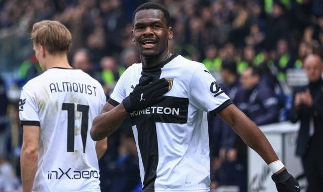 Ange-Yoan Bonny jubelt im Trikot von Parma Calcio