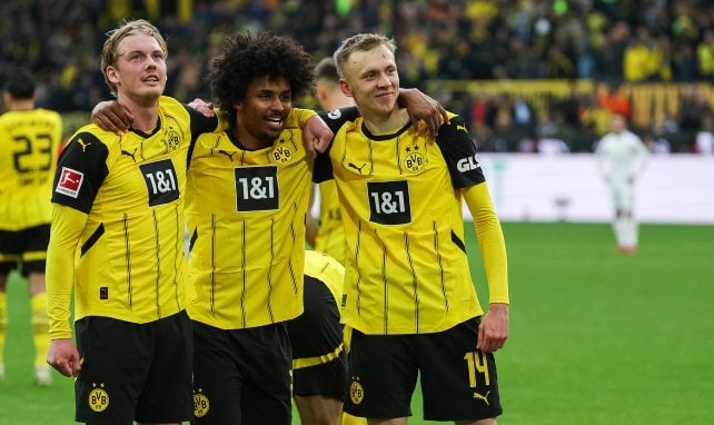 Maximilian Beier jubelt mit seinen Teamkollegen
