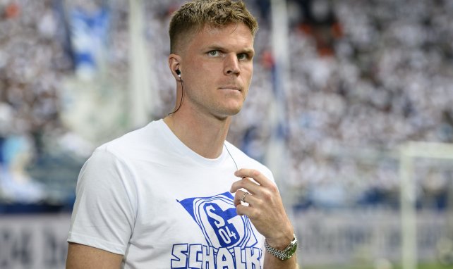 Marius Bülter im T-Shirt des FC Schalke 04
