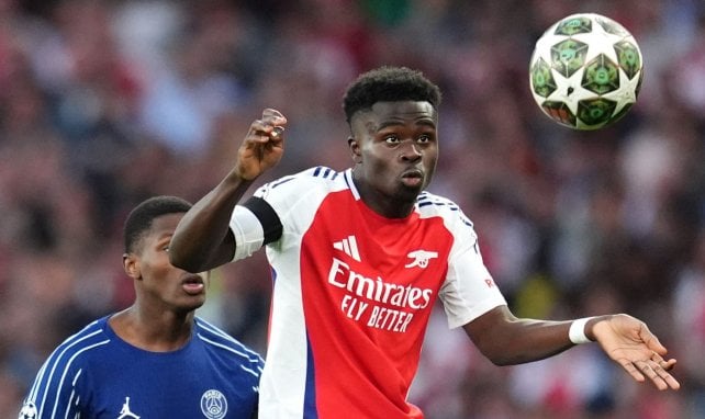 Bukayo Saka bei der Ballverarbeitung