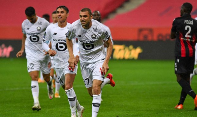 Burak Yilmaz bejubelt mit seinen Mannschaftskollegen ein Tor