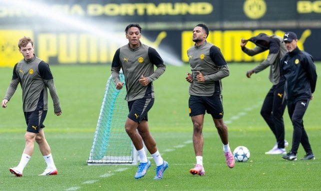 Die BVB-Auswechselspieler beim Aufwärmen