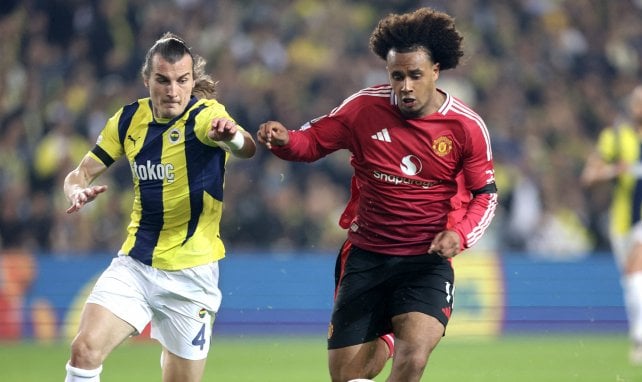 Caglar Söyüncü im Duell mit Joshua Zirkzee