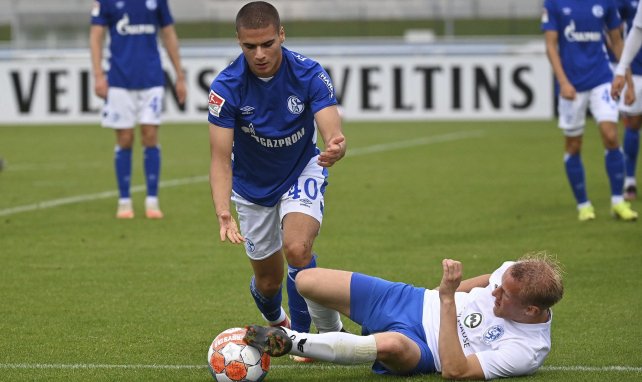 Can Bozdogan (l.) im Einsatz für den FC Schalke