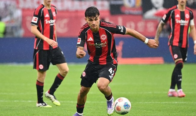 Can Uzun treibt den Ball voran
