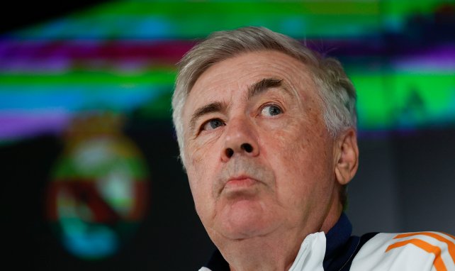 Carlo Ancelotti in Denkerpose
