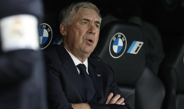 Carlo Ancelotti guckt spektisch