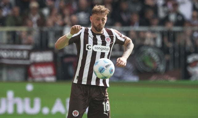 Carlo Boukhalfa fokussiert den Ball