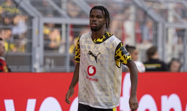 Carney Chukwuemeka mit dem Leibchen