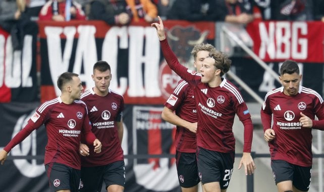 Caspar Jander feiert ein Tor für den 1. FC Nürnberg