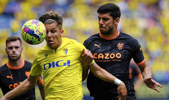 Cenk Özkacar im Trikot des FC Valencia