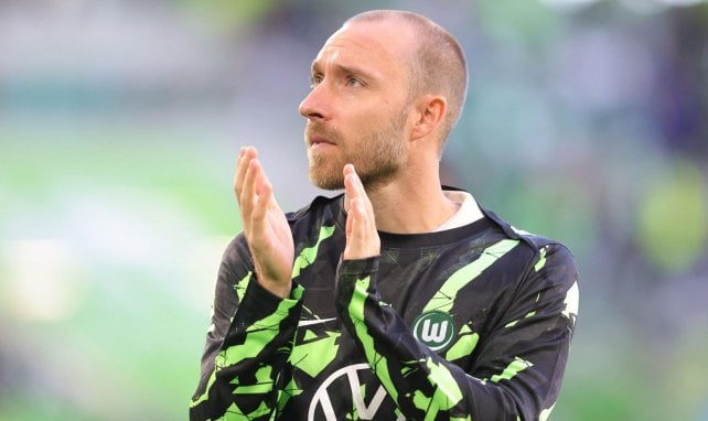 Christian Eriksen applaudiert zu den Fans