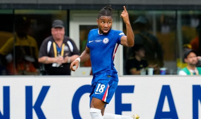 Christopher Nkunku hebt den Finger