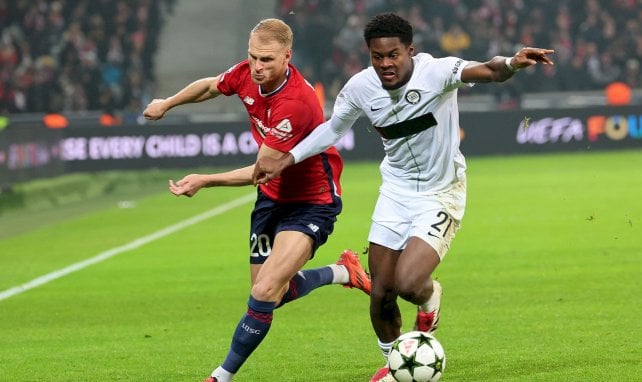 Chukwuani rudert mit den Armen