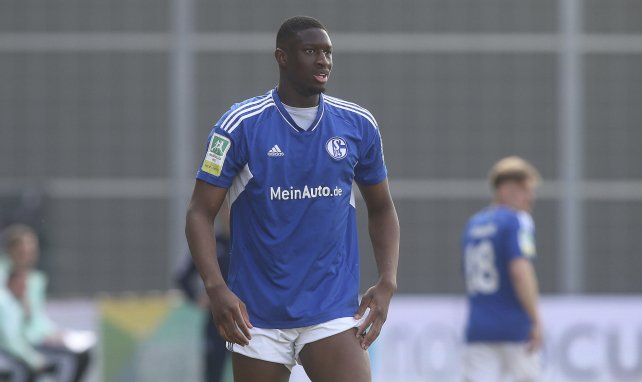 Ibrahima Cissé im Trikot des FC Schalke 04