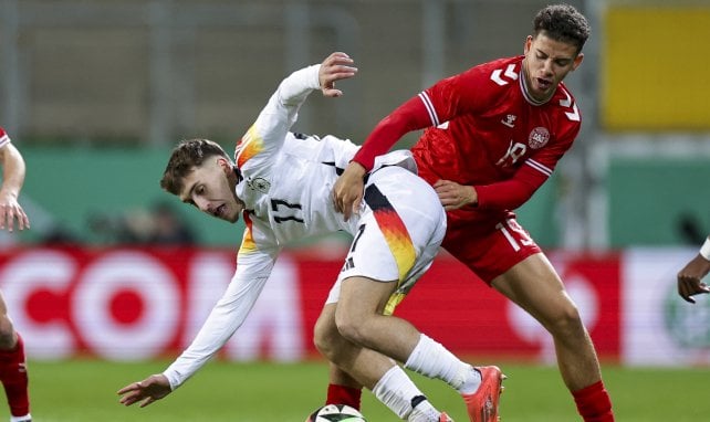 Clement Bischoff (r.) im Einsatz für Dänemarks U21