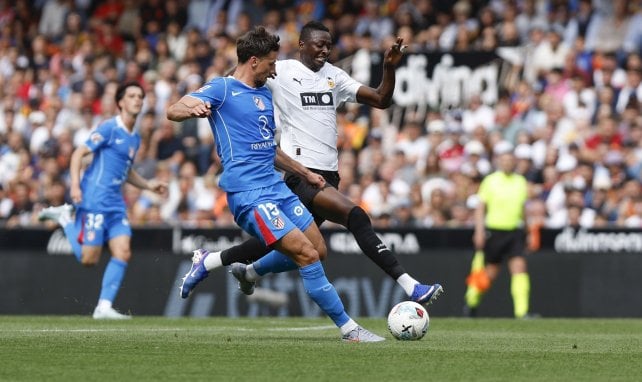 Atlético verleiht Lenglet